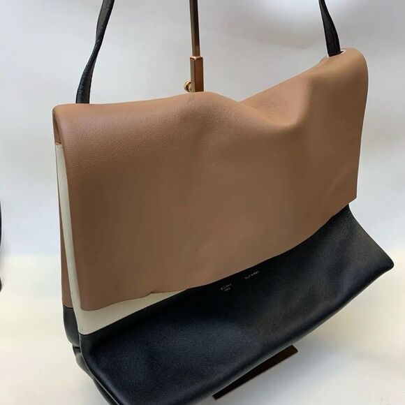 Celine Women Pre-Loved Bag Very Good Condition - Picture 2 of 7